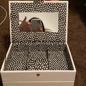 Jewelry box